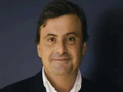 Carlo Calenda raccomanda Synaptrixa